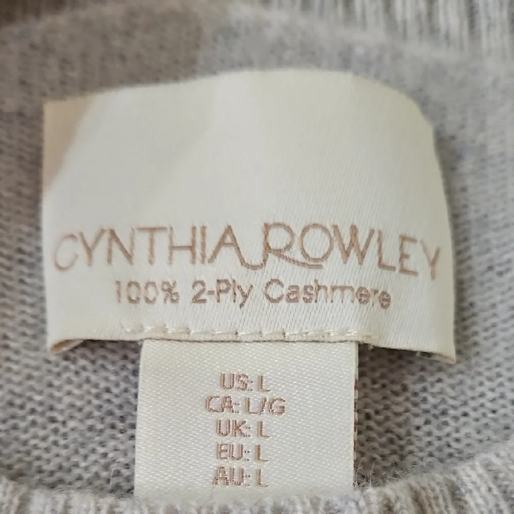 Cynthia Rowley Gray Crew Neck Sweater with Floral Design 2 Ply Cashmere - Picture 2 of 4